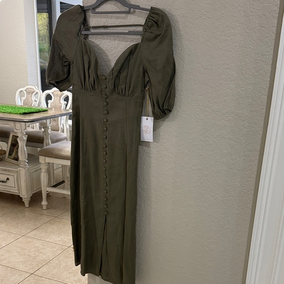 Backyard Roses Dresses & Skirts - Chic Long Sleeve Olive Dress